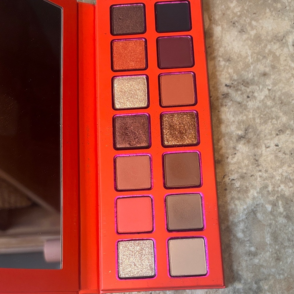 Kylie Cosmetics Bold Eyeshadow Palette - Gold, Brown, Purple